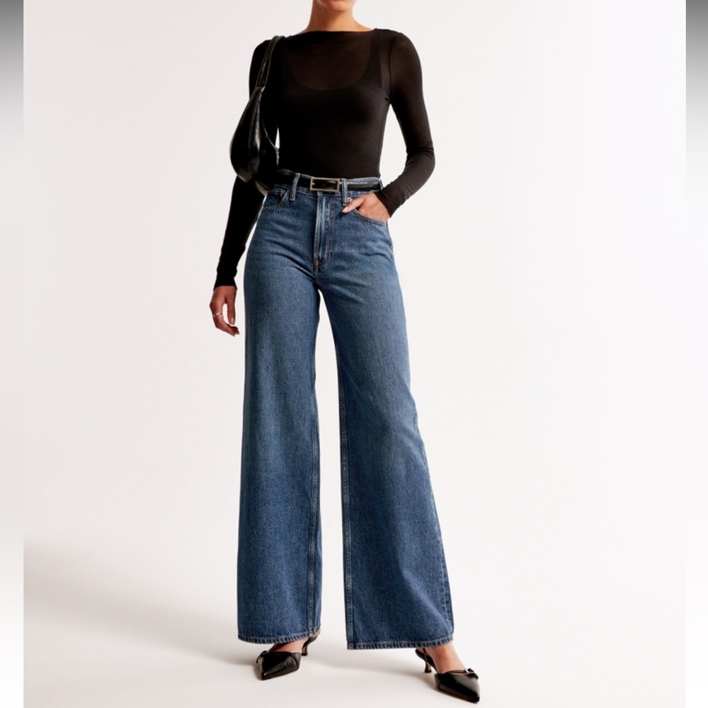 Abercrombie & Fitch High Rise Wide Leg Jean
